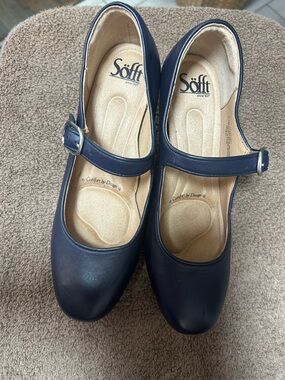 SOFFT LESLIE Mary Jane pumps. Navy blue leather cushioned insoles. NWOB SIZE 6.5
